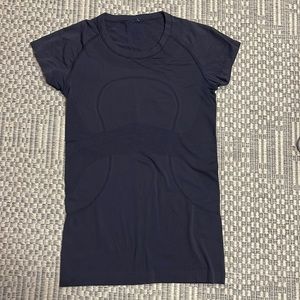 Lulu lemon t shirt